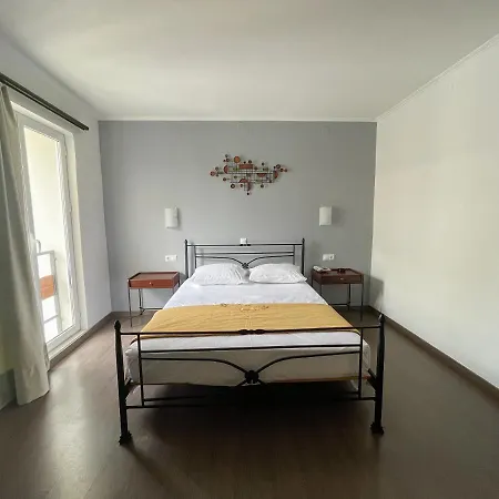 Nafplia מלון 2*
